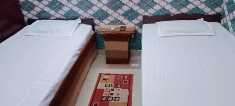 Room, uttam nagar 1 Bedroom 50 Sq.Yd. Builder Floor In Uttam Nagar Delhi 9458988