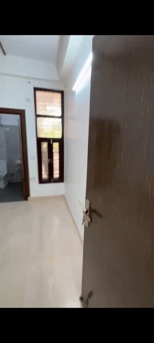 Room in 3 BHK Builder Floor at Kshitij Complex Vaishali, Vaishali Sector 4 – for Sale