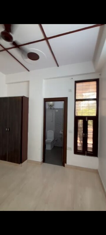 Room in 3 BHK Builder Floor at Kshitij Complex Vaishali, Vaishali Sector 4 – for Sale