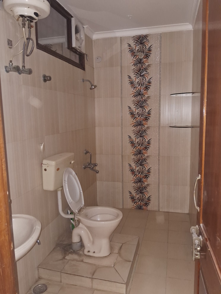Bathroom, sector 47 3 Bedroom 2400 Sq.Ft. Apartment In Sector 47 Gurgaon 9459221