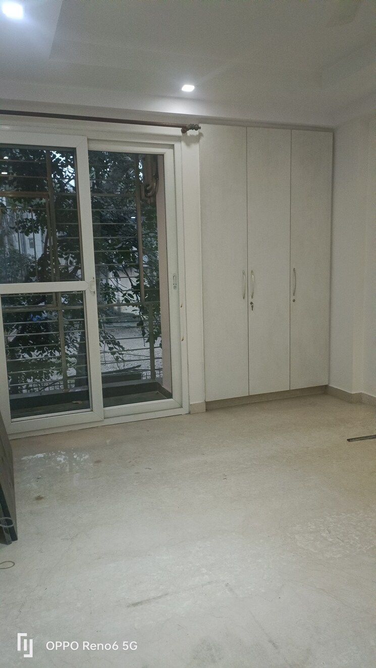 Room, greater kailash i 3 Bedroom 208 Sq.Yd. Builder Floor In Greater Kailash I Delhi 9459278