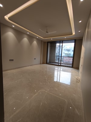 Room in 4 BHK Builder Floor at Parklands, Sector 85 – for Sale