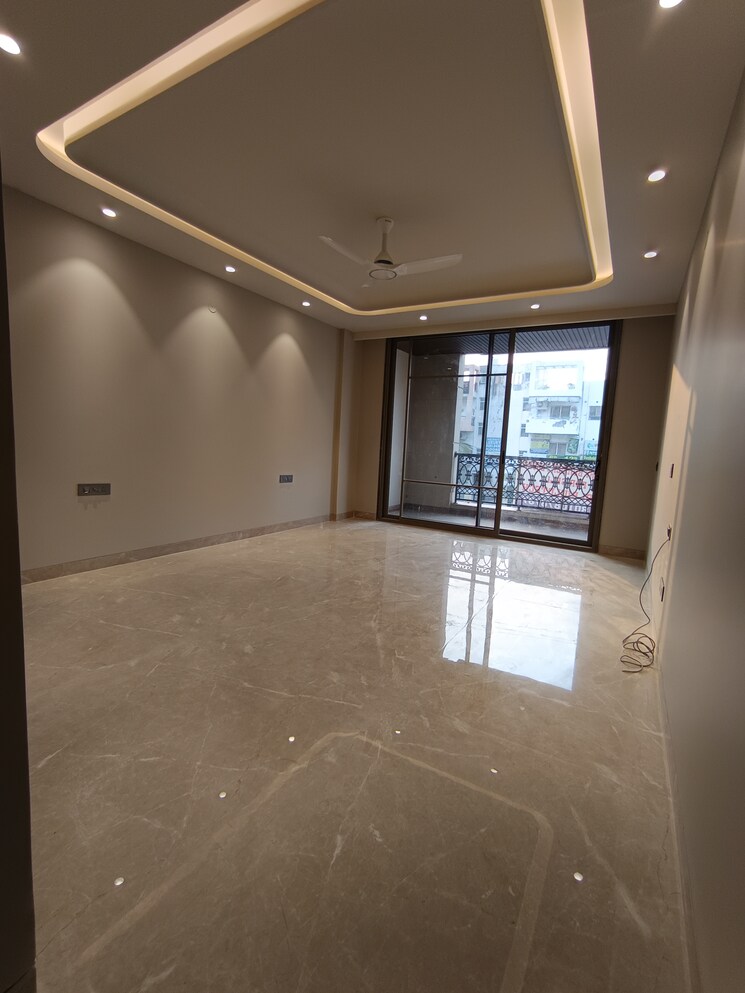 Room, parklands 4 Bedroom 500 Sq.Yd. Builder Floor In Sector 85 Faridabad 9459385