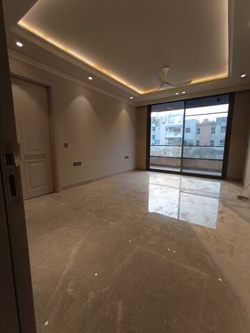 Room in 4 BHK Builder Floor at Parklands, Sector 85 – for Sale