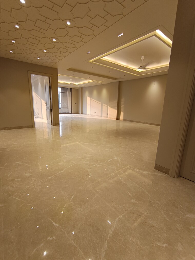 Room, parklands 4 Bedroom 500 Sq.Yd. Builder Floor In Sector 85 Faridabad 9459385