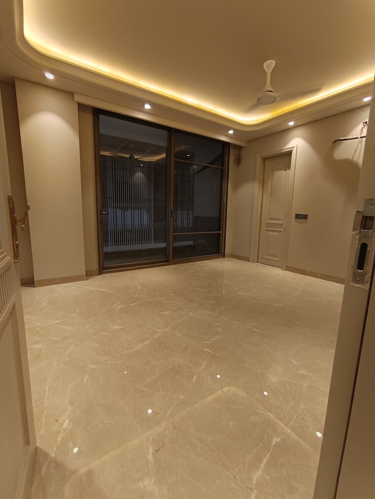 Room, parklands 4 Bedroom 500 Sq.Yd. Builder Floor In Sector 85 Faridabad 9459385