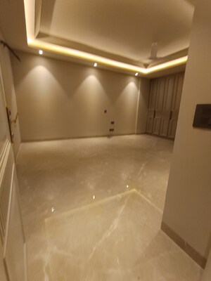 Room in 4 BHK Builder Floor at Parklands, Sector 85 – for Sale