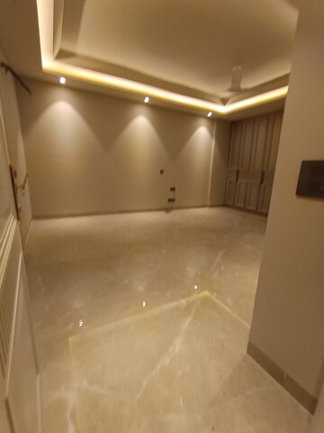 Room in 4 BHK Builder Floor at Parklands, Sector 85 – for Sale