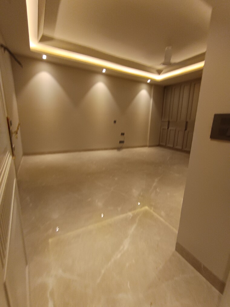 Room, parklands 4 Bedroom 500 Sq.Yd. Builder Floor In Sector 85 Faridabad 9459385