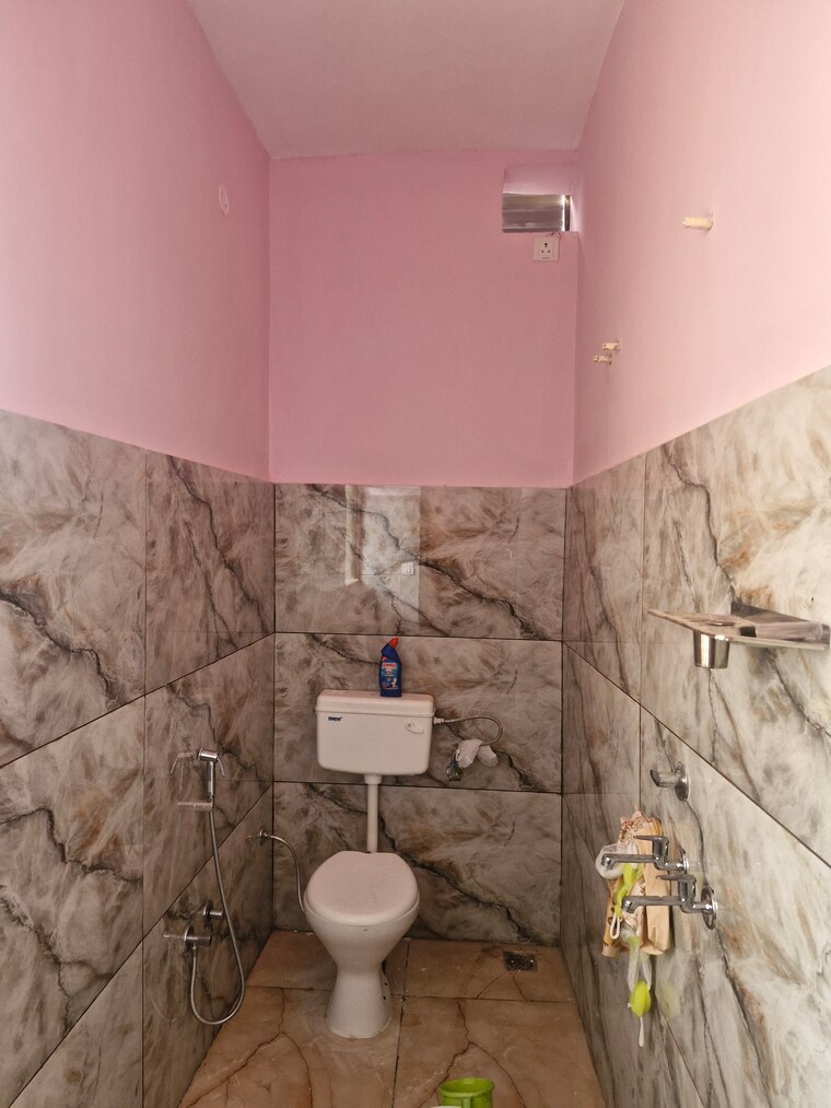 Bathroom, kharar mohali road 3 Bedroom 190 Sq.Yd. Independent House In Kharar Mohali Road Kharar 9459398