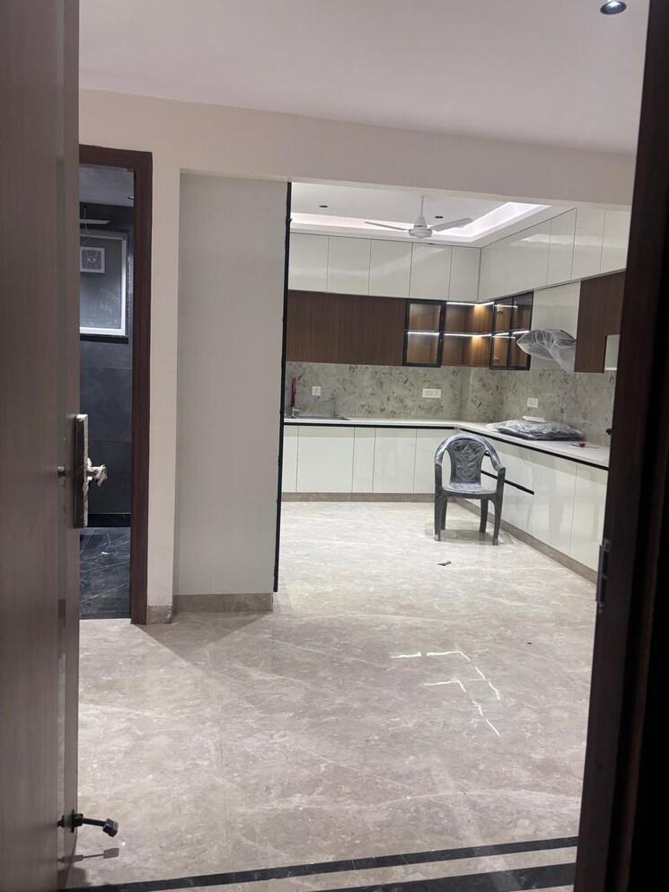 Room, sector 23 3 Bedroom 263 Sq.Yd. Builder Floor In Sector 23 Gurgaon 9459468
