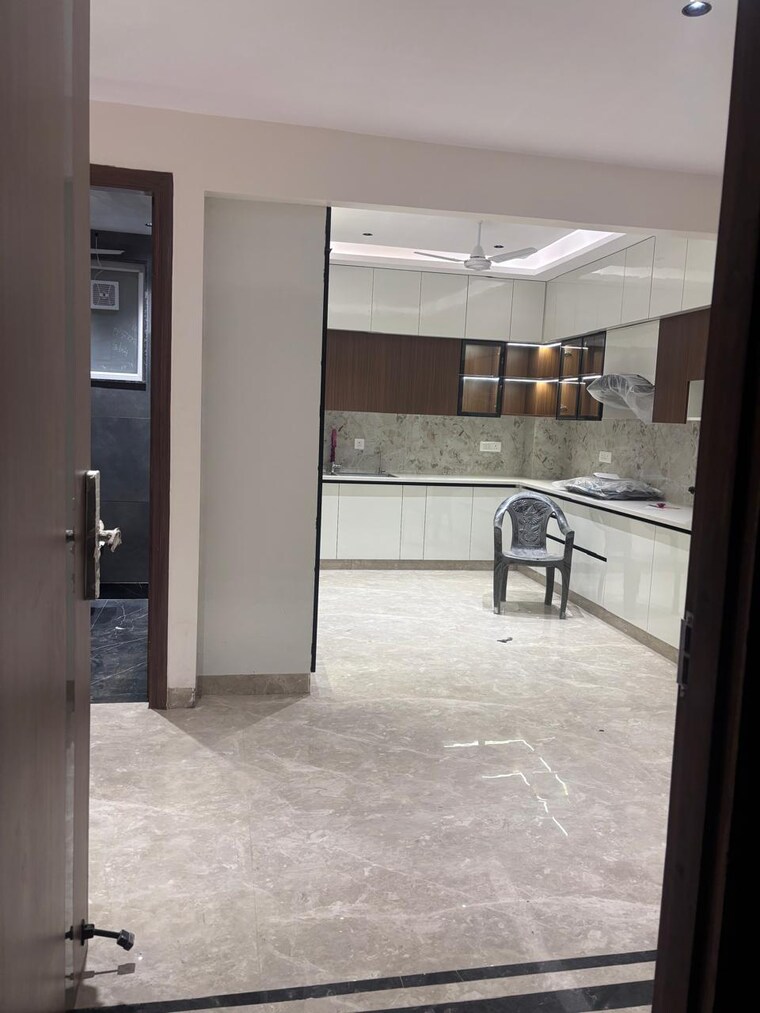 Room, sector 23 3 Bedroom 263 Sq.Yd. Builder Floor In Sector 23 Gurgaon 9459468