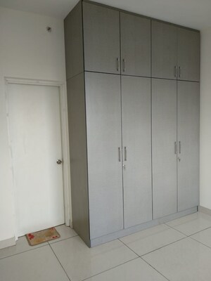 Room in 2.5 BHK Apartment at Prestige Lakeside Habitat, Varthur – for Rent