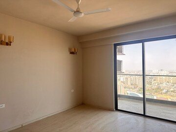 Room in 3.5 BHK Apartment at Sector 65 – for Rent