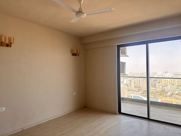 Room, sector 65 3.5 Bedroom 1930 Sq.Ft. Apartment In Sector 65 Gurgaon 9459478