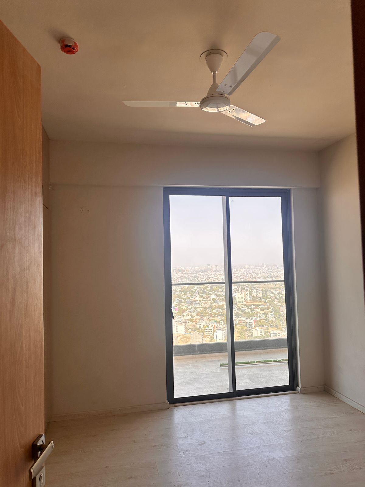 3.5 BHK + Servant Room Apartment For Rent in Sector 65