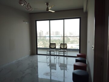 Room in 3.5 BHK Apartment at Sector 65 – for Rent