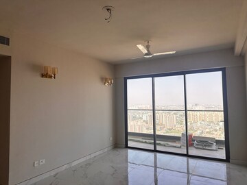 Room in 3.5 BHK Apartment at Sector 65 – for Rent
