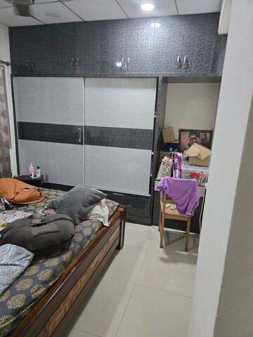 Room in 2 BHK Apartment at Jains Carlton Creek, Manikonda – for Rent