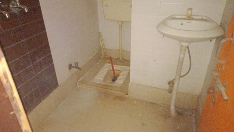 Bathroom, vaishali sector 3 1 Bedroom 350 Sq.Ft. Builder Floor In Vaishali Sector 3 Ghaziabad 9459504