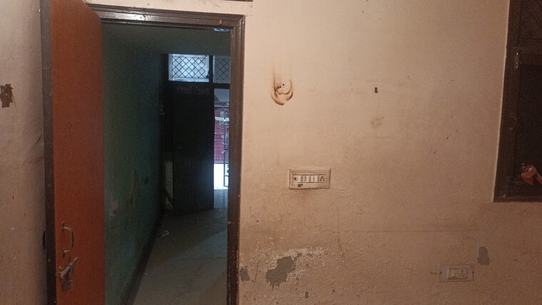 Room, vaishali sector 3 1 Bedroom 350 Sq.Ft. Builder Floor In Vaishali Sector 3 Ghaziabad 9459504