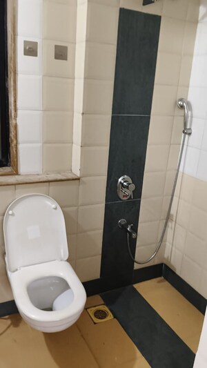 Furnished Amenities in 2 BHK Apartment at Swapnalok Towers, Malad East – for Rent