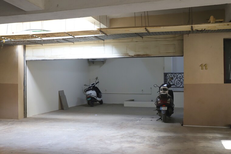  Parking, ezzy-corinth 6+ Bedroom 5700 Sq.Ft. Villa In Hennur Road Bangalore 9459540