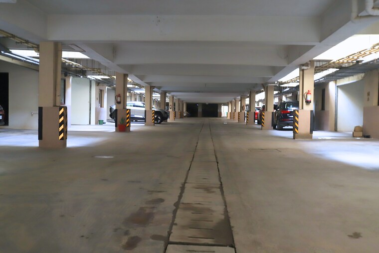  Parking, ezzy-corinth 6+ Bedroom 5700 Sq.Ft. Villa In Hennur Road Bangalore 9459540