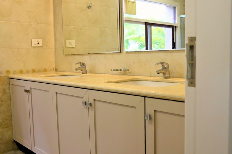 Bathroom, ezzy-corinth 6+ Bedroom 5700 Sq.Ft. Villa In Hennur Road Bangalore 9459540