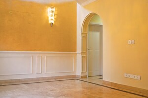 Room in 6+ BHK Villa at Ezzy Corinth, Hennur Road – for Sale