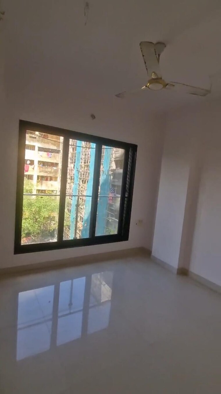 Room, je-and-vee-om-trimurti 1 Bedroom 400 Sq.Ft. Apartment In Malad East Mumbai 9459686