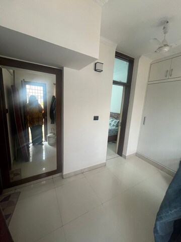 Room in 2.5 BHK Apartment at Ansal Harmony Homes, Sector 57 – for Rent