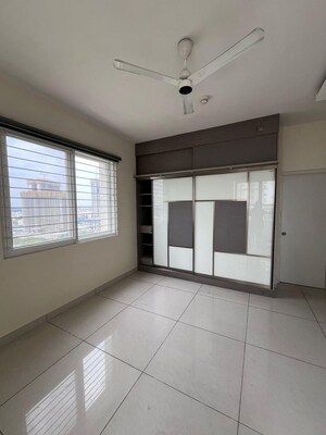 Room in 3 BHK Apartment at Prestige Lakeside Habitat, Varthur – for Rent