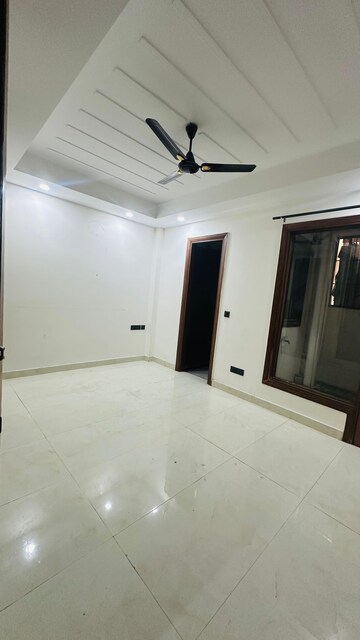 Room in 3 BHK Builder Floor at Saket – for Sale