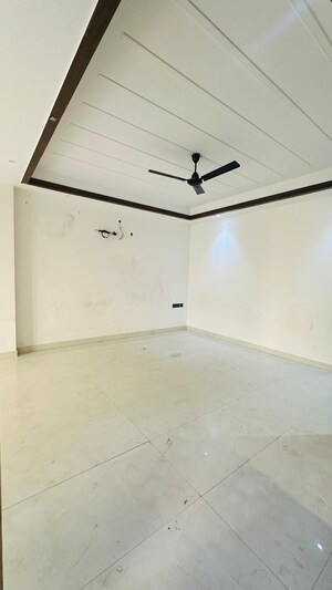 Room in 3 BHK Builder Floor at Saket – for Sale