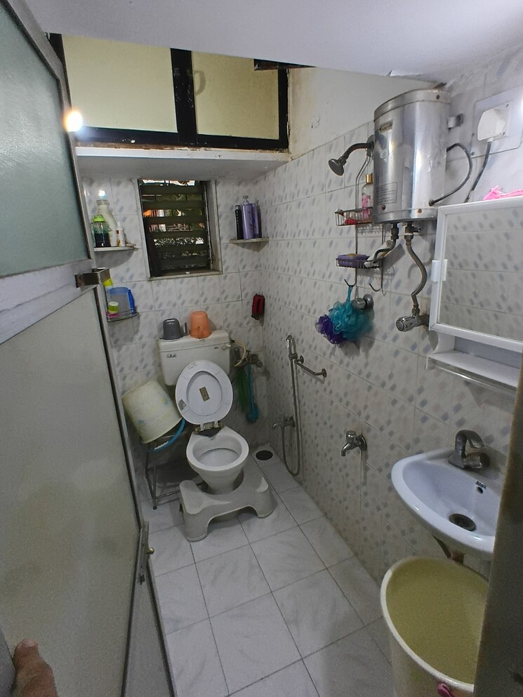 Bathroom, panch pakhadi 2 Bedroom 700 Sq.Ft. Apartment In Panch Pakhadi Thane 9459973