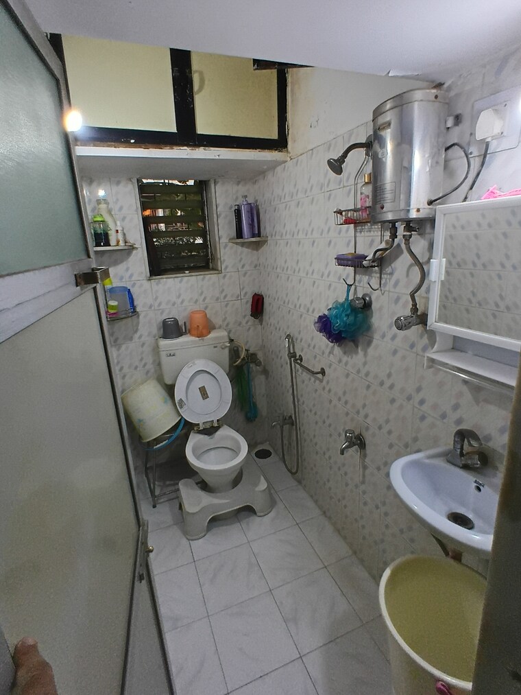 Bathroom, panch pakhadi 2 Bedroom 700 Sq.Ft. Apartment In Panch Pakhadi Thane 9459973