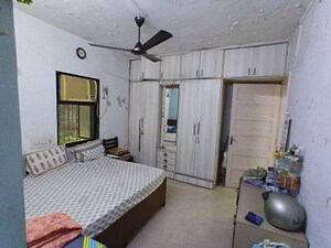 Room in 2 BHK Apartment at Panch Pakhadi – for Sale