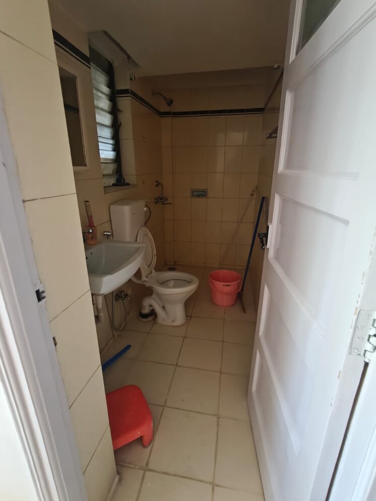 Bathroom, raheja-woods 2 Bedroom 1000 Sq.Ft. Apartment In Kalyani Nagar Pune 9459969