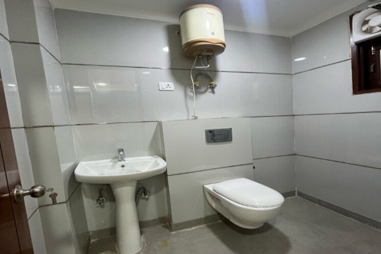 Bathroom, chattarpur 3 Bedroom 1200 Sq.Ft. Builder Floor In Chattarpur Delhi 9460096