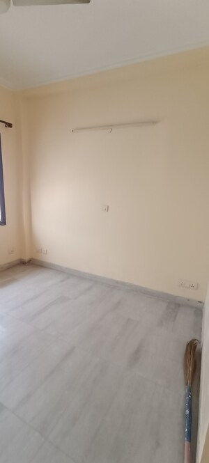 Room in 3 BHK Builder Floor at Unitech South City 1, South City 1 – for Rent