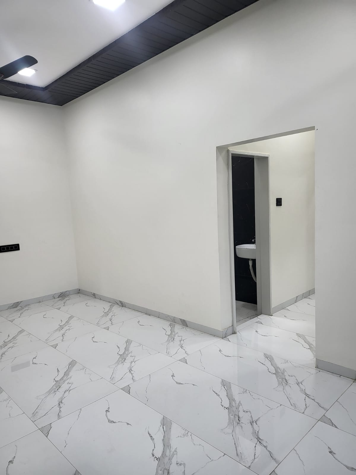 1 BHK + Pooja Room Apartment For Rent in Laxmi Sagar Apartment