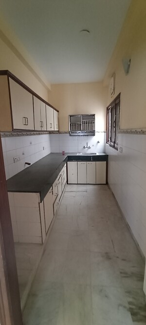 Kitchen in 3 BHK Builder Floor at Unitech South City 1, South City 1 – for Rent