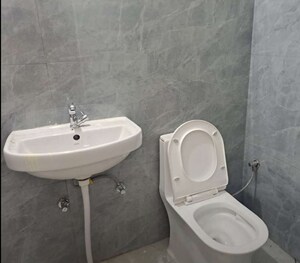 Master Bedroom in 1 RK Builder Floor at Husainganj – for Rent