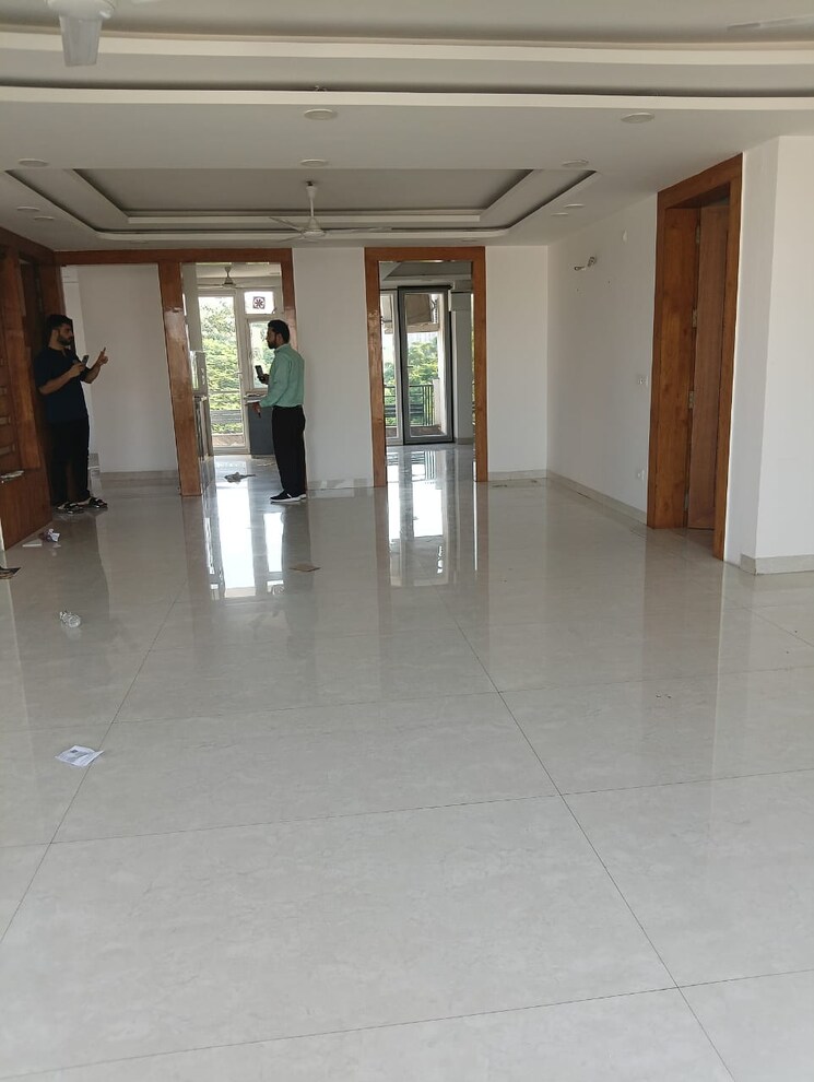 Room, uppal-southend 3 Bedroom 2100 Sq.Ft. Builder Floor In Sector 49 Gurgaon 9460065