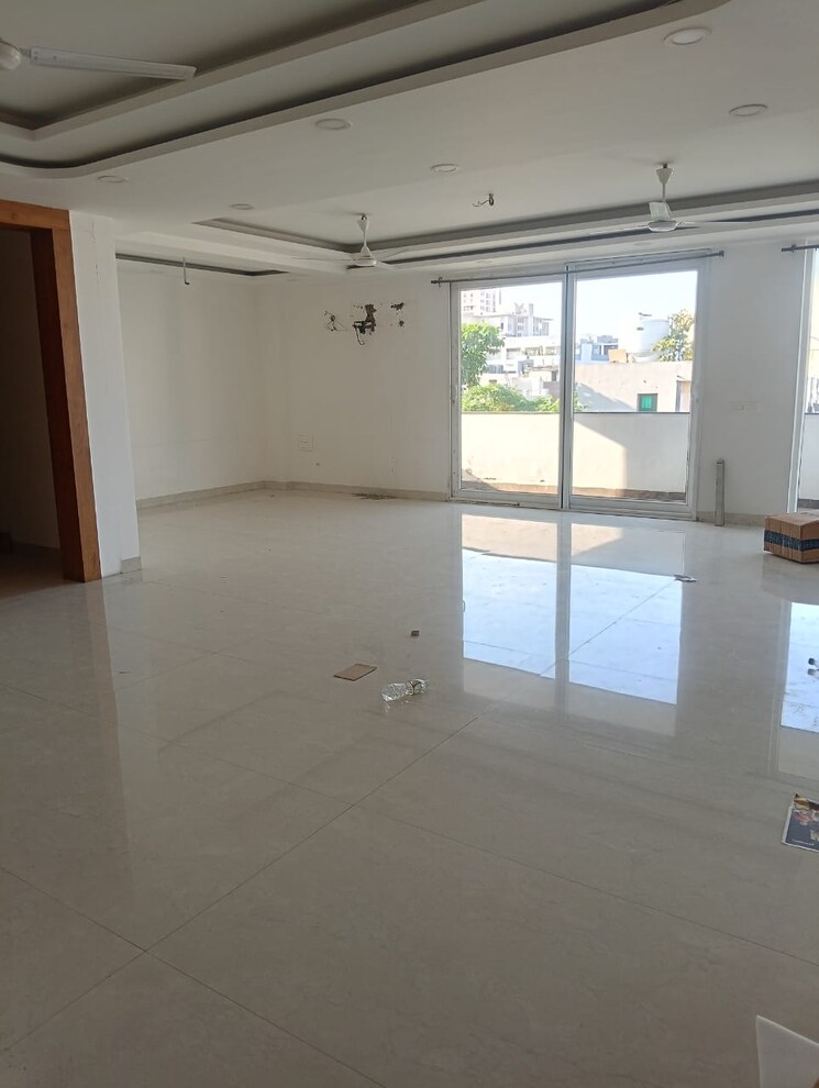 Room, uppal-southend 3 Bedroom 2100 Sq.Ft. Builder Floor In Sector 49 Gurgaon 9460065
