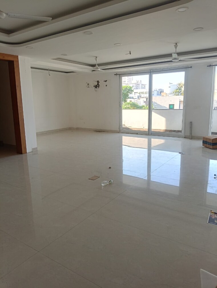 Room, uppal-southend 3 Bedroom 2100 Sq.Ft. Builder Floor In Sector 49 Gurgaon 9460065