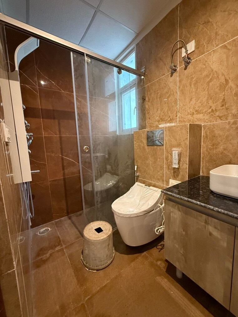 Bathroom, siddharth vihar 3.5 Bedroom 1720 Sq.Ft. Apartment In Siddharth Vihar Ghaziabad 9460133