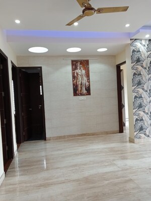 Building Lobby in 3 BHK Builder Floor at SS Southend Floors, South City 2 – for Rent