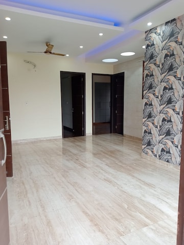 Room in 3 BHK Builder Floor at SS Southend Floors, South City 2 – for Rent